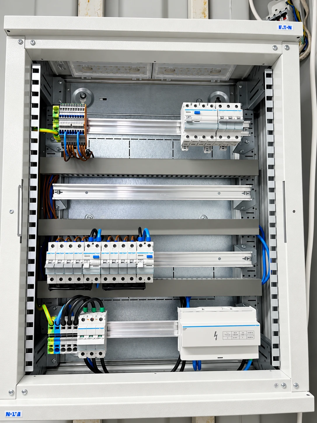 Rozdzielnica elektryczna — realizacja IT 2K